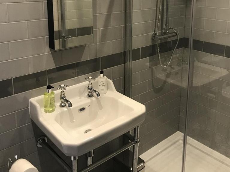 No.16 Hotel Seaham Exterior foto A shower room