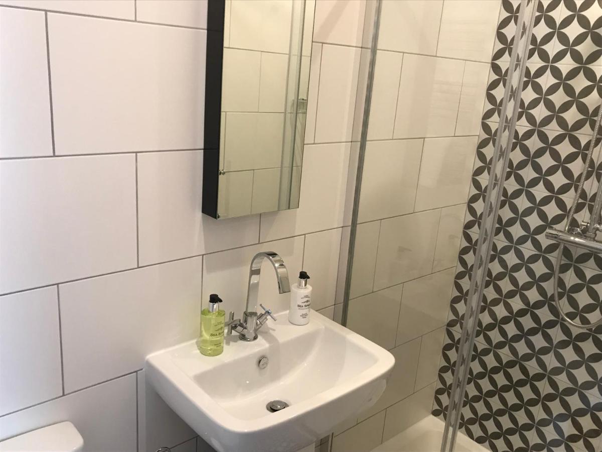 No.16 Hotel Seaham Exterior foto Bathroom at the hotel