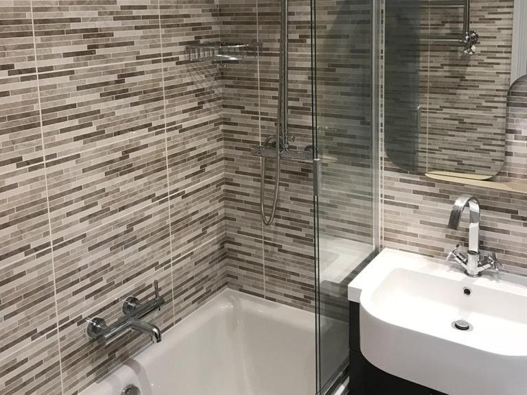 No.16 Hotel Seaham Quarto foto Bathroom with shower enclosure